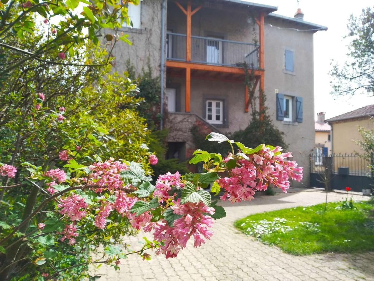 La Maison De Thuy - Gite En Auvergne Gimeaux Екстериор снимка